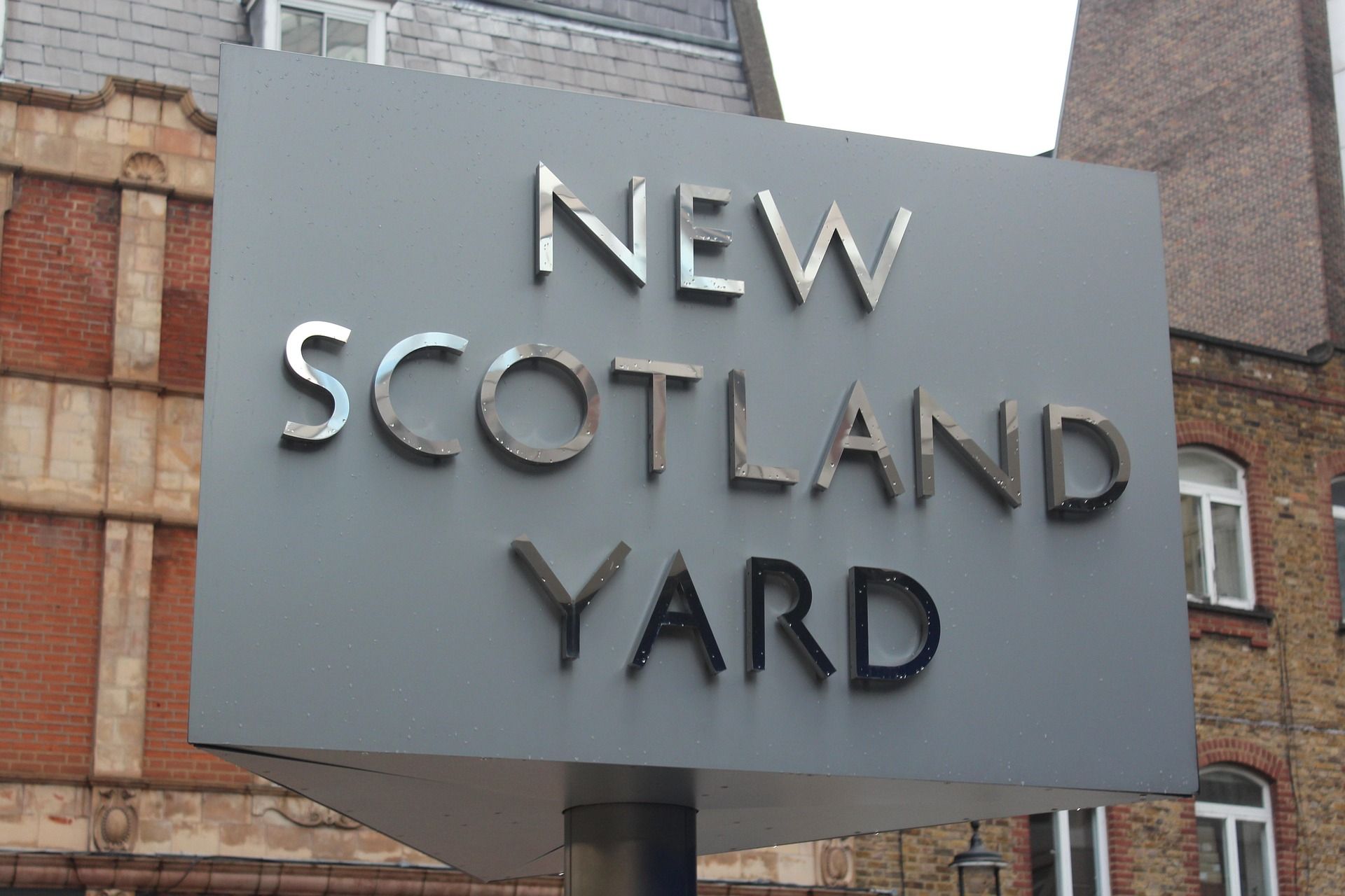 Scotland Yard sign
